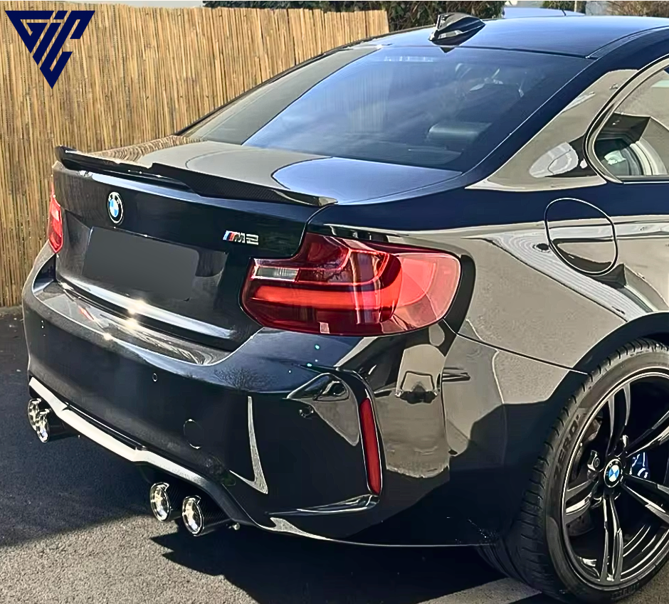 Carbon & Edelstahl – BMW Auspuffblende